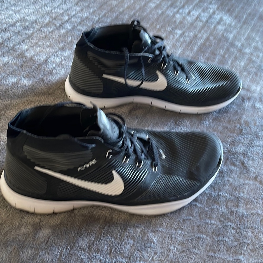 NIKE FLYWIRE trainers size 11 USED